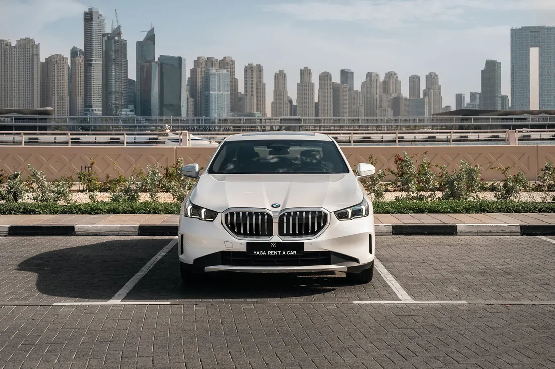 BMW 530i — front exterior and kidney grille