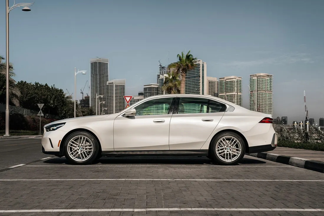 BMW 530i — side profile showing both doors