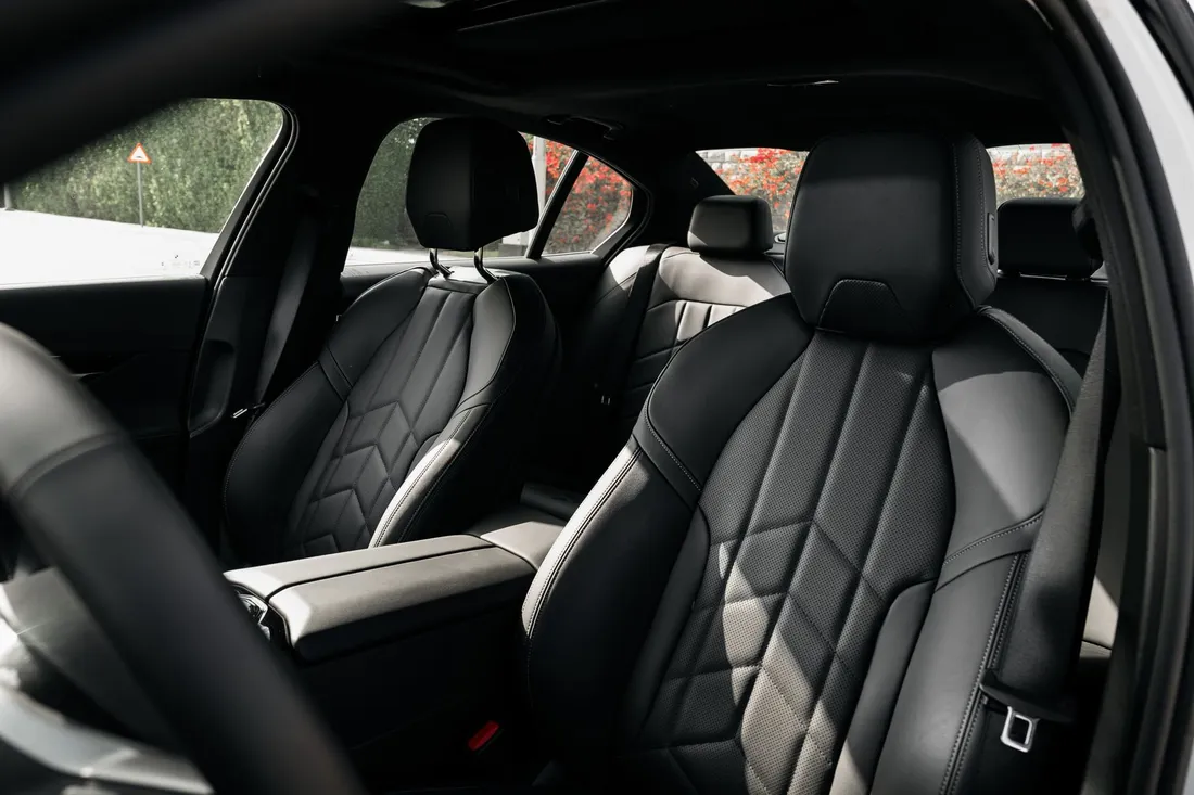BMW 530i — black front seats and centre armrest