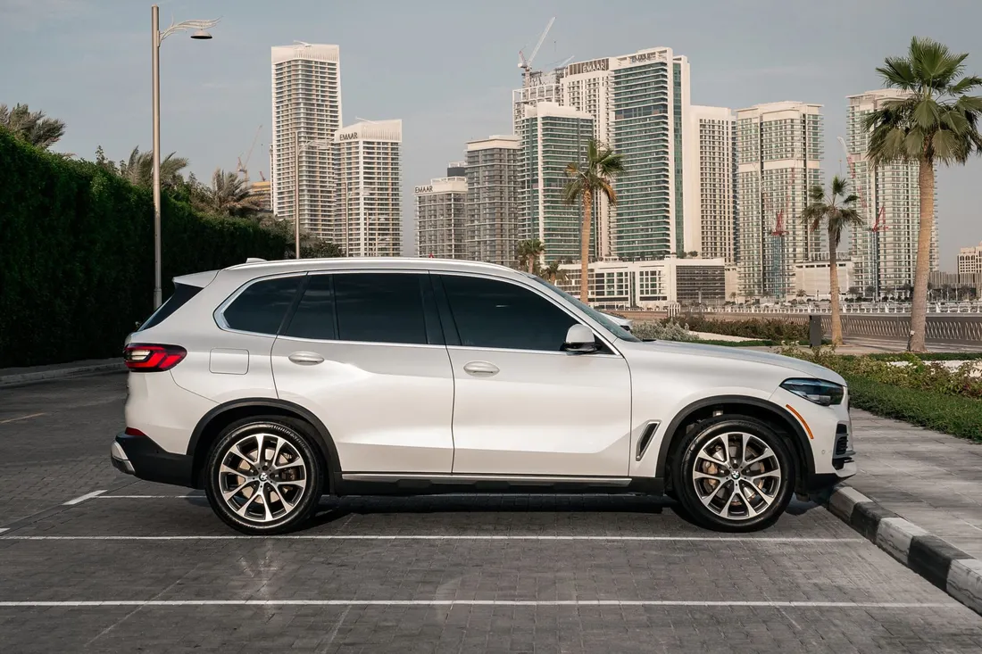 BMW X5 xDrive 40i — white side profile and alloy wheels
