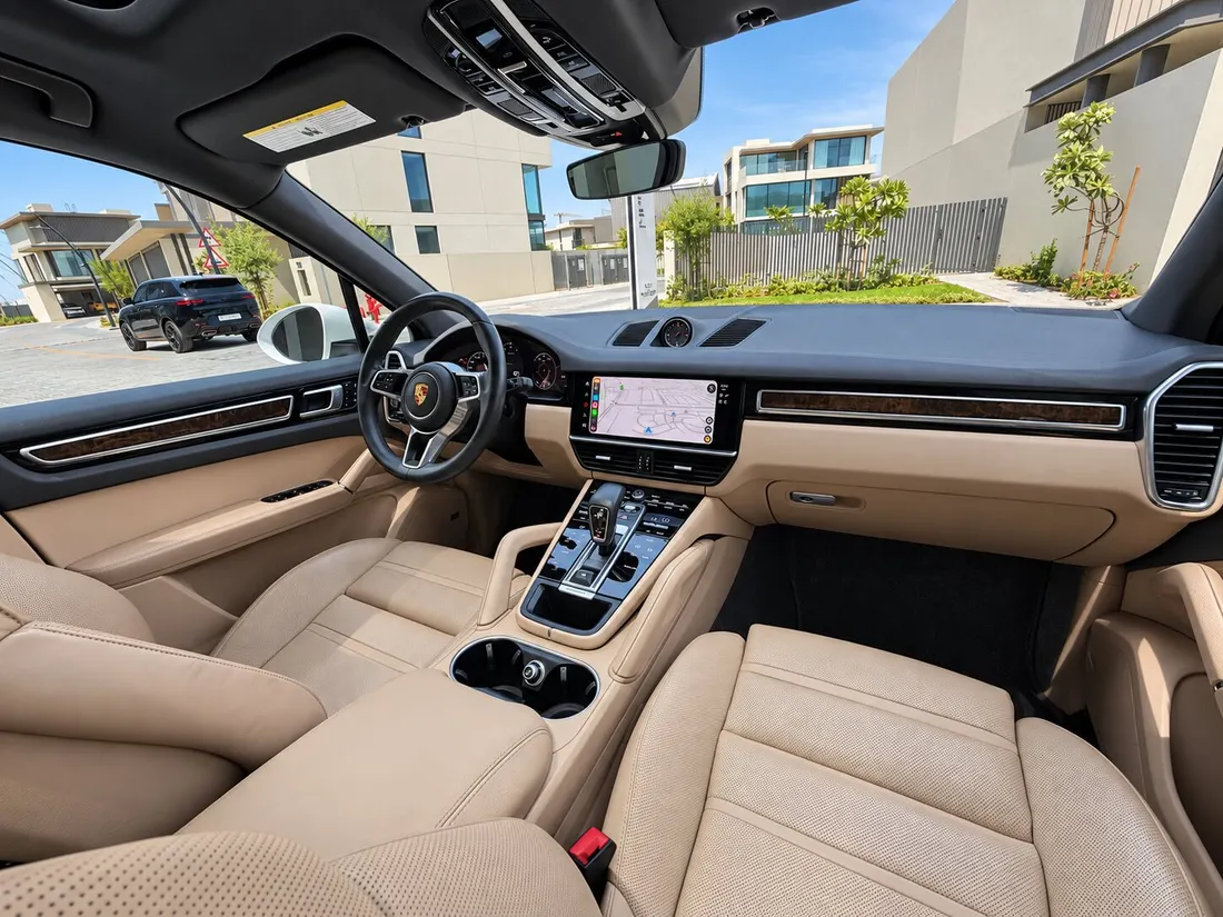 Porsche Cayenne S — beige front seats and centre console